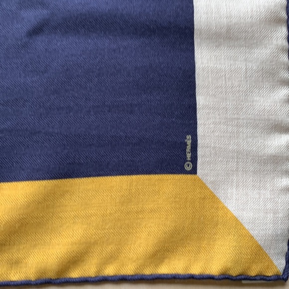AUTH NWT Hermès 140 cm 70% cashmere/30% silk scarf “H au Carré (Encadré)” - Picture 4 of 7